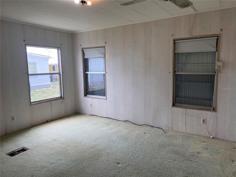 For Sale: $100,000 (2 beds, 2 baths, 863 Square Feet)
