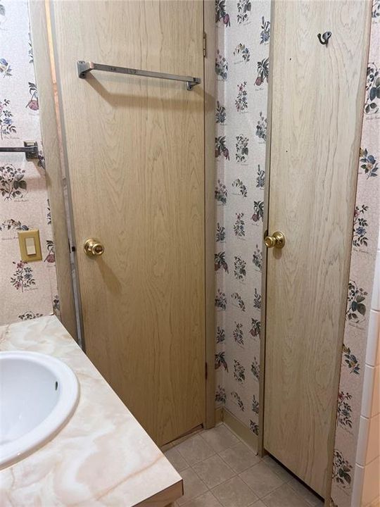 For Sale: $100,000 (2 beds, 2 baths, 863 Square Feet)