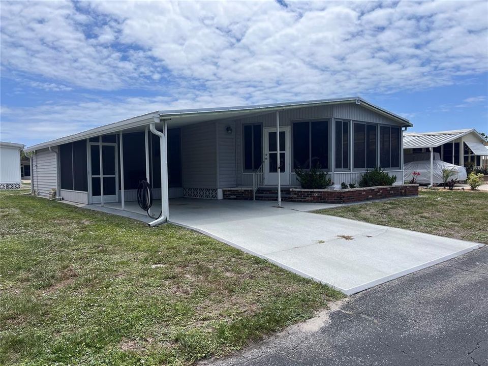 For Sale: $100,000 (2 beds, 2 baths, 863 Square Feet)