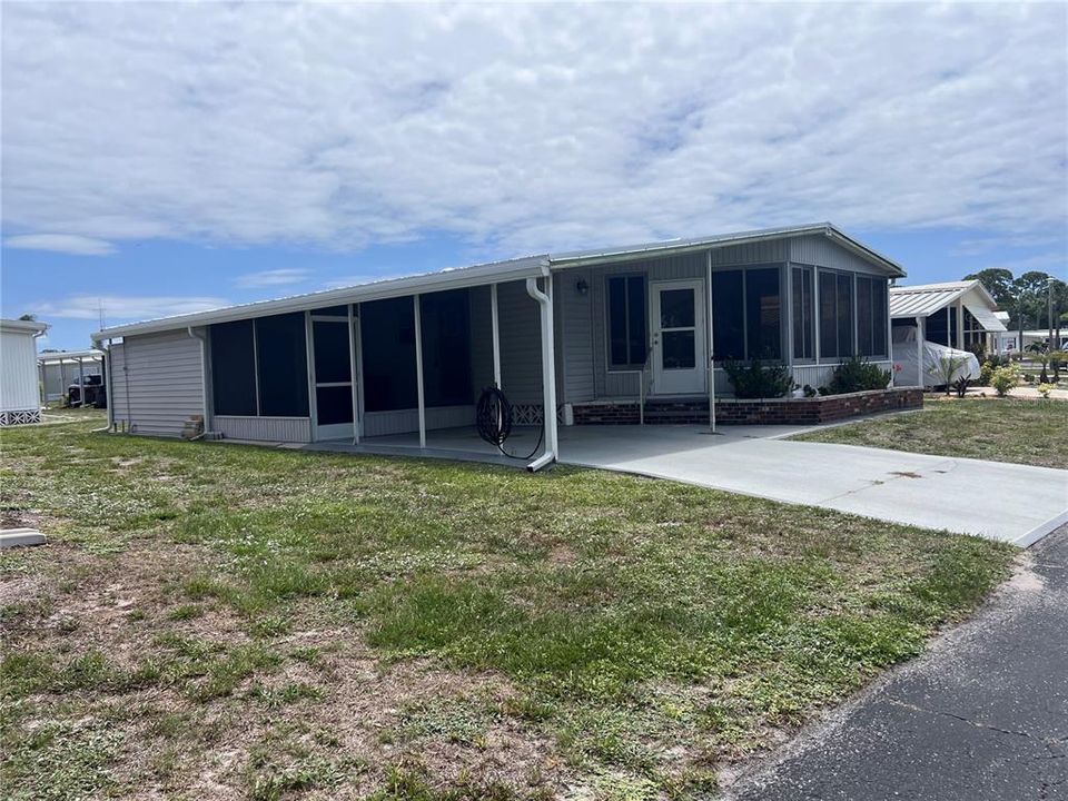 For Sale: $100,000 (2 beds, 2 baths, 863 Square Feet)