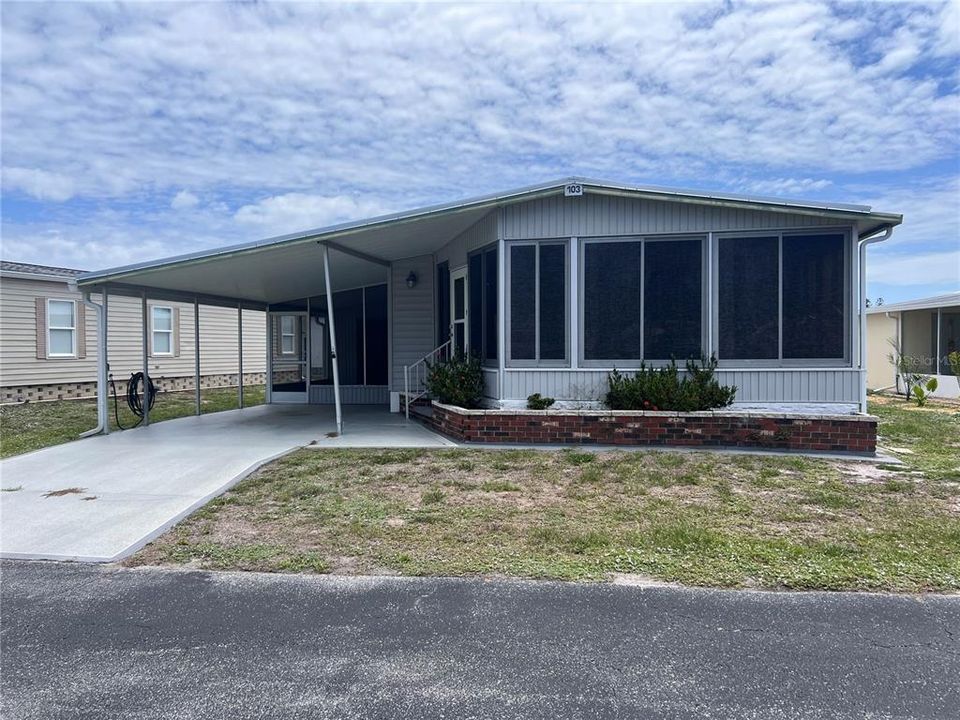For Sale: $100,000 (2 beds, 2 baths, 863 Square Feet)