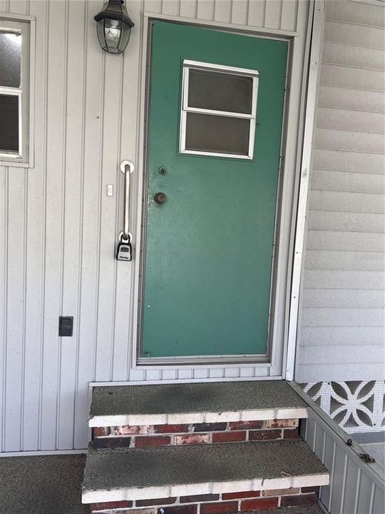 For Sale: $100,000 (2 beds, 2 baths, 863 Square Feet)