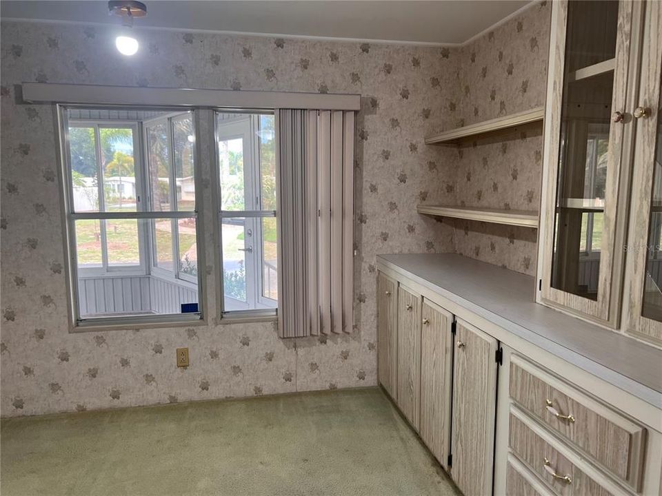 For Sale: $100,000 (2 beds, 2 baths, 863 Square Feet)