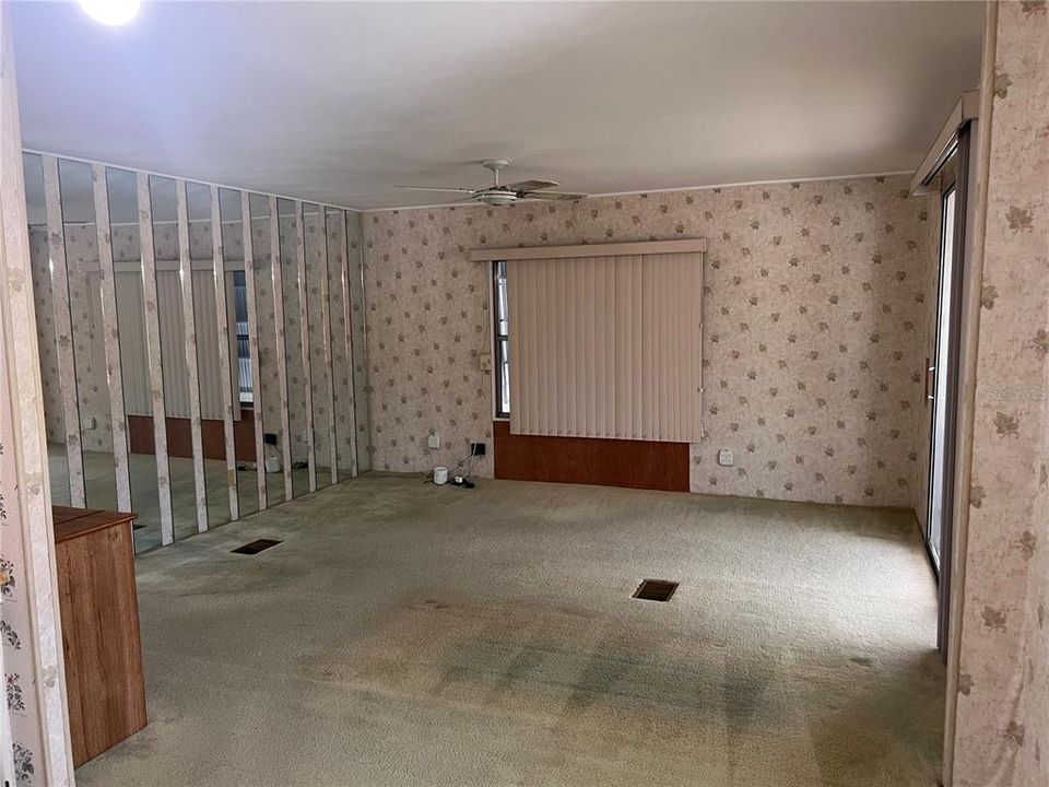 For Sale: $100,000 (2 beds, 2 baths, 863 Square Feet)