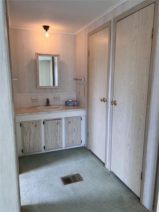 For Sale: $100,000 (2 beds, 2 baths, 863 Square Feet)
