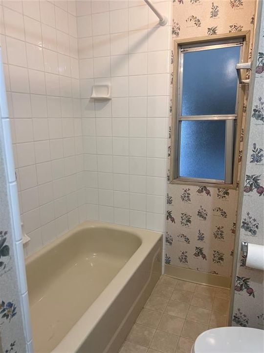 For Sale: $100,000 (2 beds, 2 baths, 863 Square Feet)