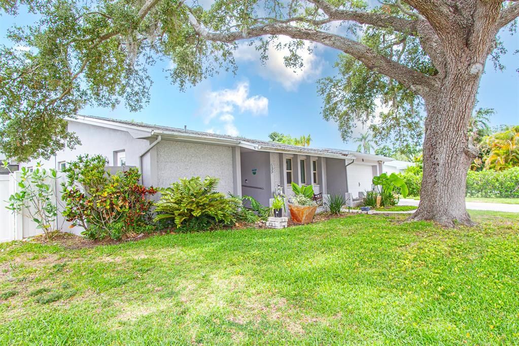 For Sale: $485,000 (2 beds, 2 baths, 1540 Square Feet)