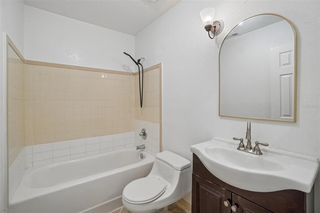 На продажу: $325,000 (3 спален, 2 ванн, 1942 Квадратных фут)