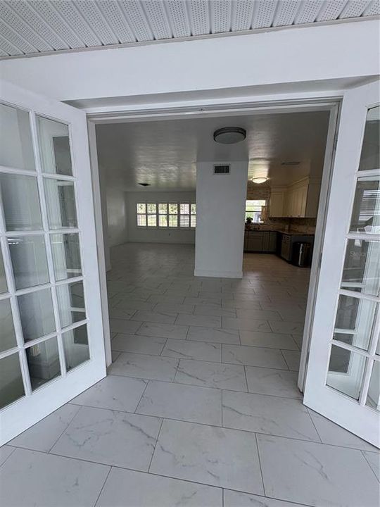 For Rent: $2,800 (3 beds, 2 baths, 1277 Square Feet)