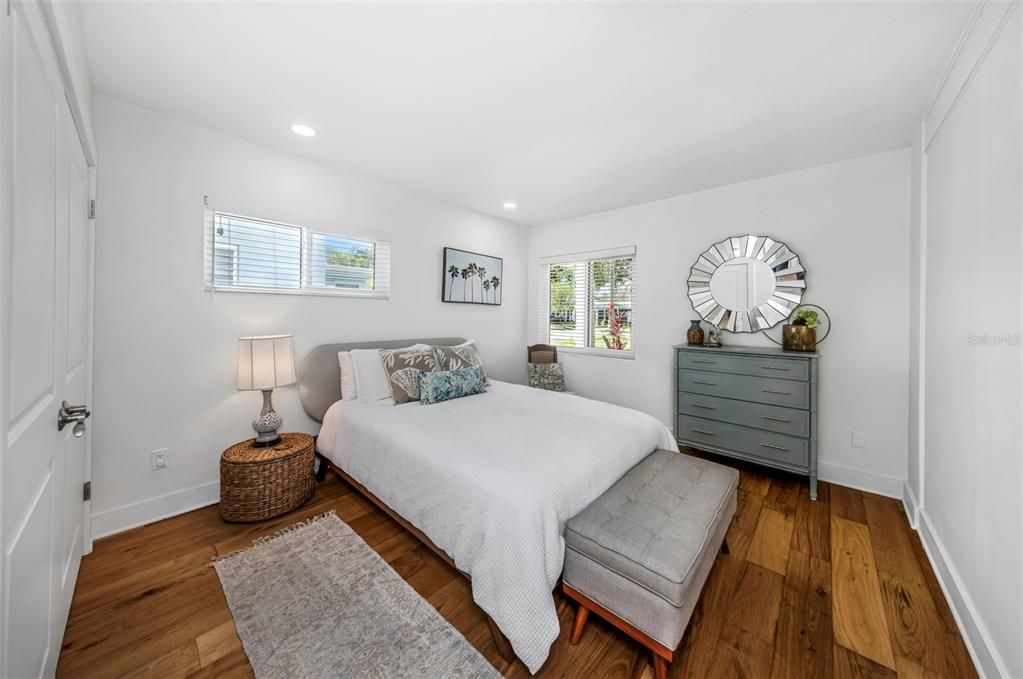待售: $579,900 (2 贝兹, 1 浴室, 1104 平方英尺)