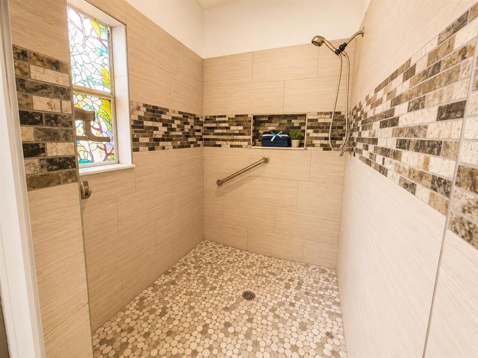 En Renta: $2,300 (3 camas, 2 baños, 1896 Pies cuadrados)