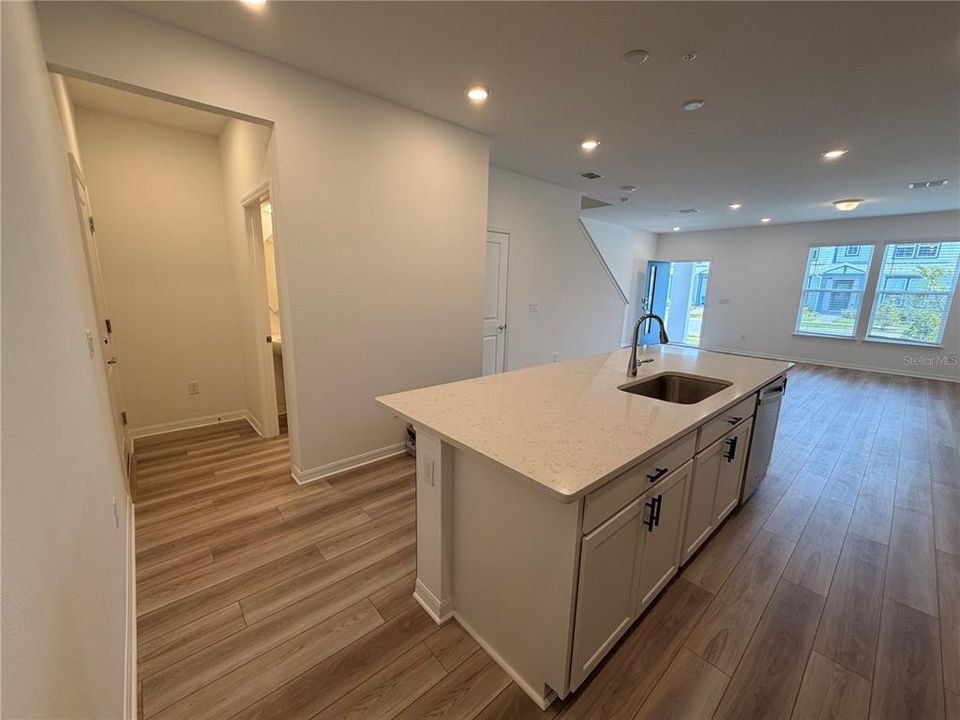 В аренду: $2,600 (3 спален, 2 ванн, 1683 Квадратных фут)