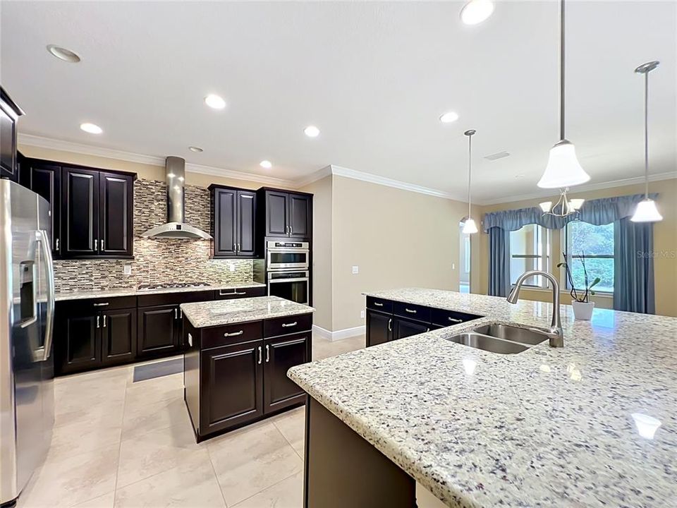 For Sale: $810,000 (4 beds, 3 baths, 3675 Square Feet)