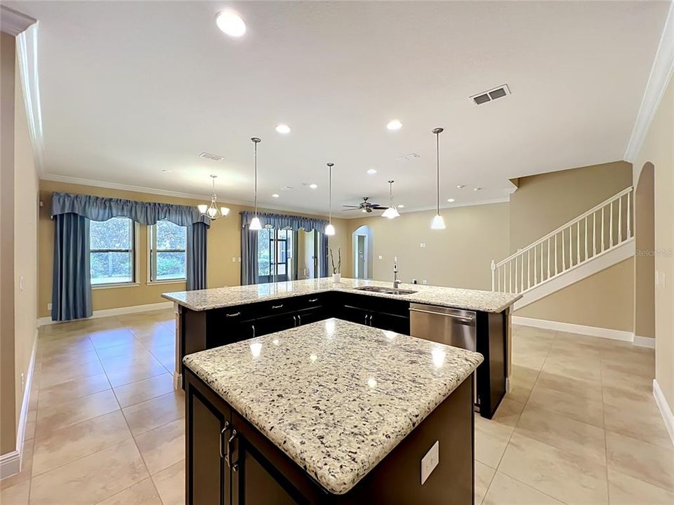 For Sale: $810,000 (4 beds, 3 baths, 3675 Square Feet)