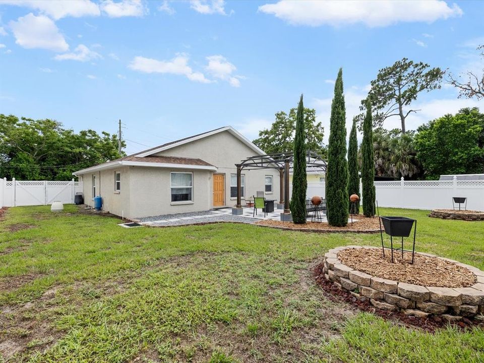 For Sale: $285,000 (3 beds, 2 baths, 1430 Square Feet)
