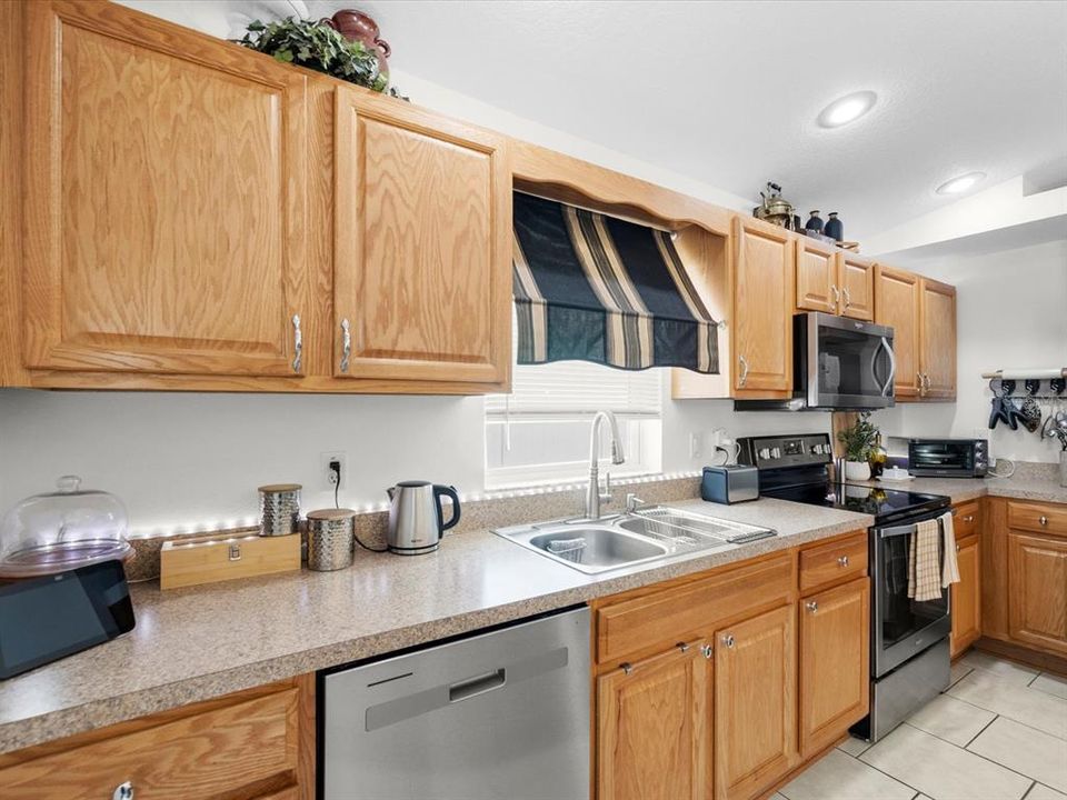 For Sale: $285,000 (3 beds, 2 baths, 1430 Square Feet)