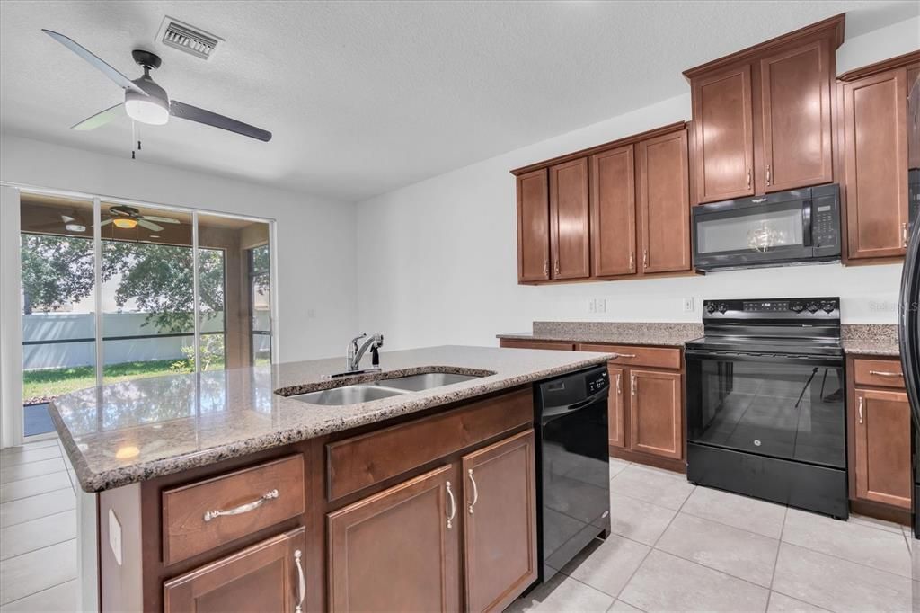 For Rent: $2,650 (3 beds, 2 baths, 1420 Square Feet)