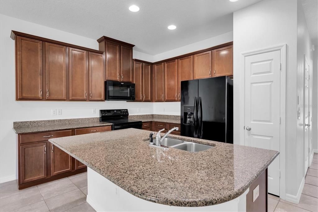 For Rent: $2,650 (3 beds, 2 baths, 1420 Square Feet)