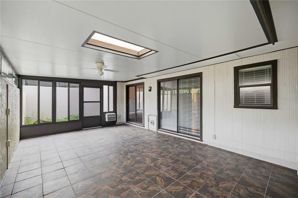 For Sale: $219,995 (2 beds, 2 baths, 1354 Square Feet)