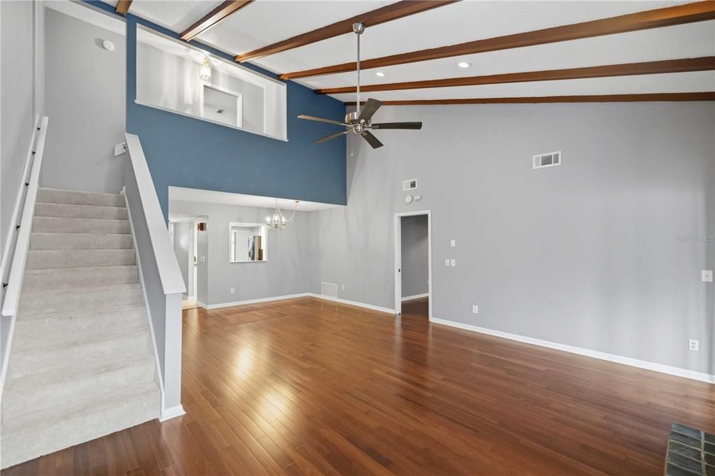 For Sale: $219,995 (2 beds, 2 baths, 1354 Square Feet)