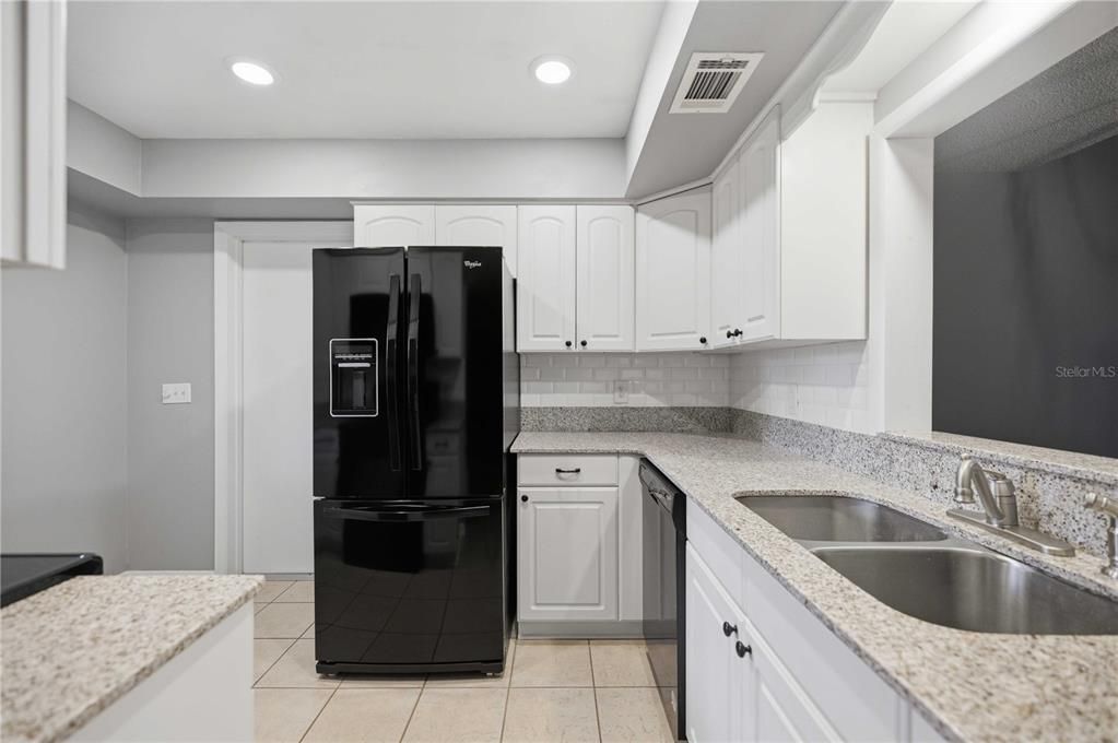 For Sale: $219,995 (2 beds, 2 baths, 1354 Square Feet)