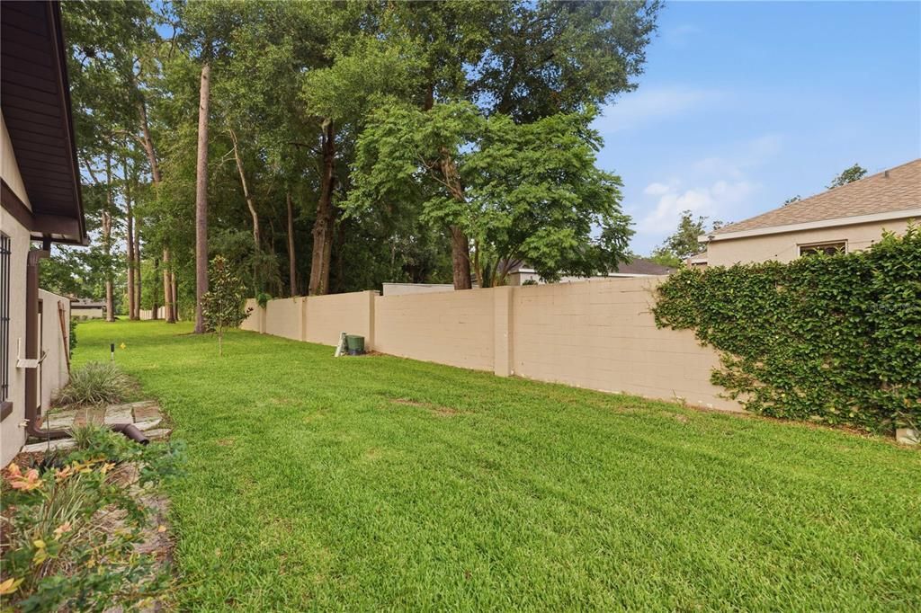 For Sale: $219,995 (2 beds, 2 baths, 1354 Square Feet)