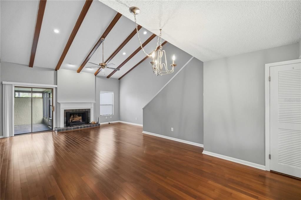 For Sale: $219,995 (2 beds, 2 baths, 1354 Square Feet)