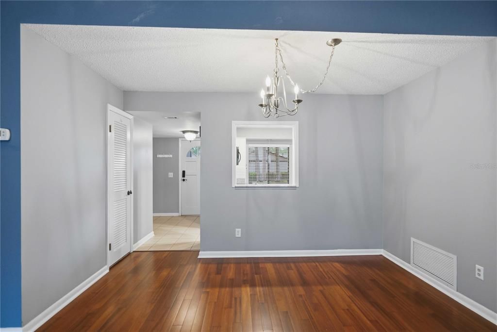 For Sale: $219,995 (2 beds, 2 baths, 1354 Square Feet)