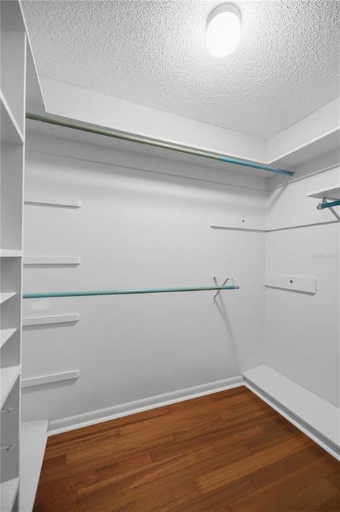 For Sale: $219,995 (2 beds, 2 baths, 1354 Square Feet)