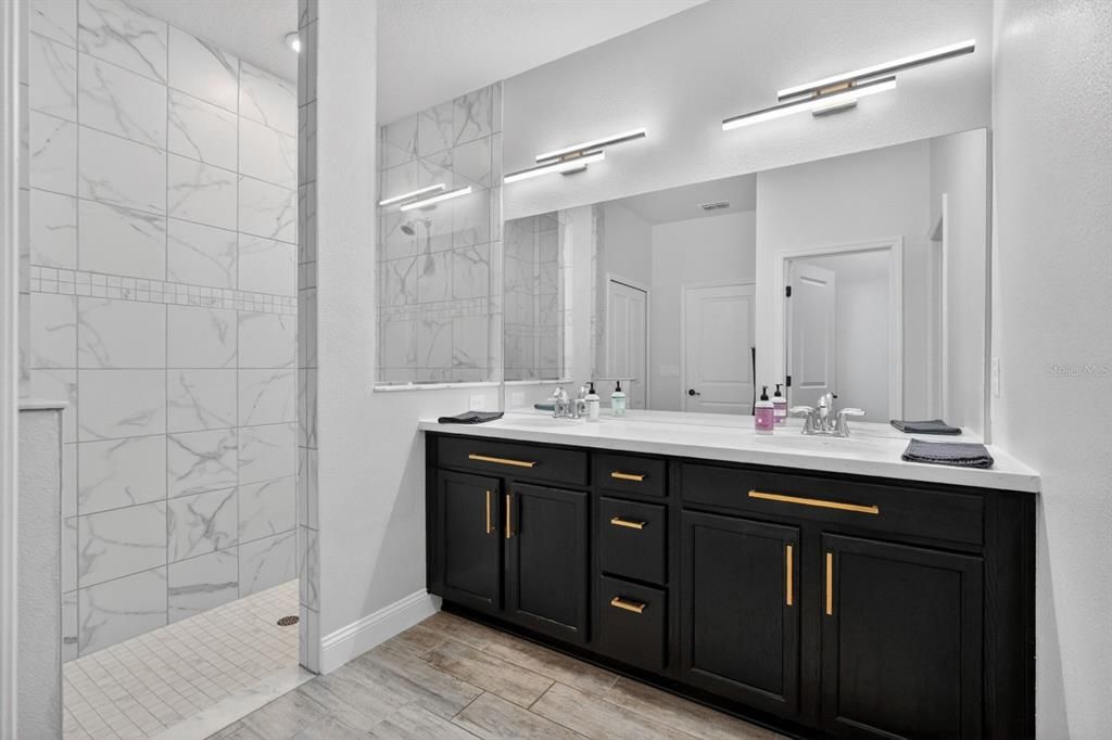 For Sale: $549,000 (4 beds, 3 baths, 2381 Square Feet)