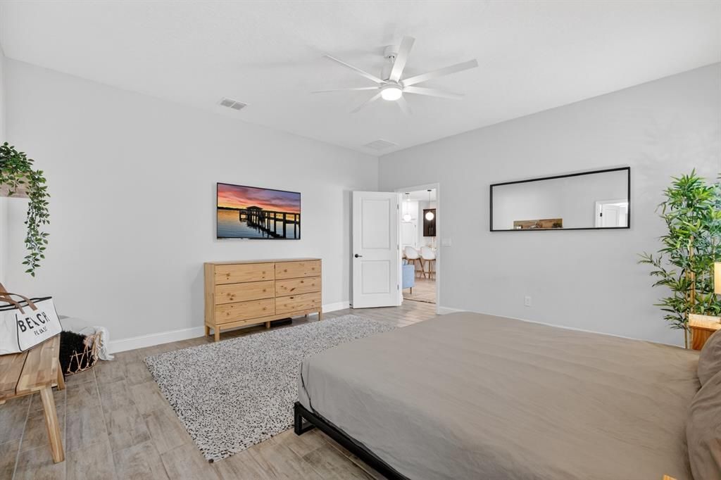 For Sale: $549,000 (4 beds, 3 baths, 2381 Square Feet)