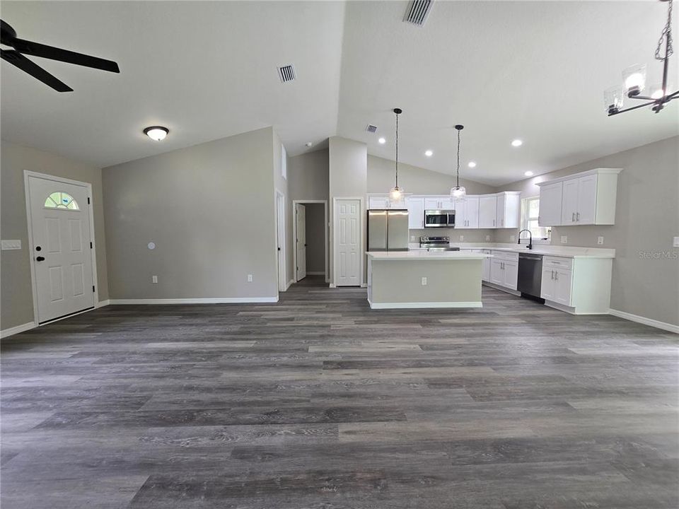 For Sale: $255,000 (3 beds, 2 baths, 1380 Square Feet)