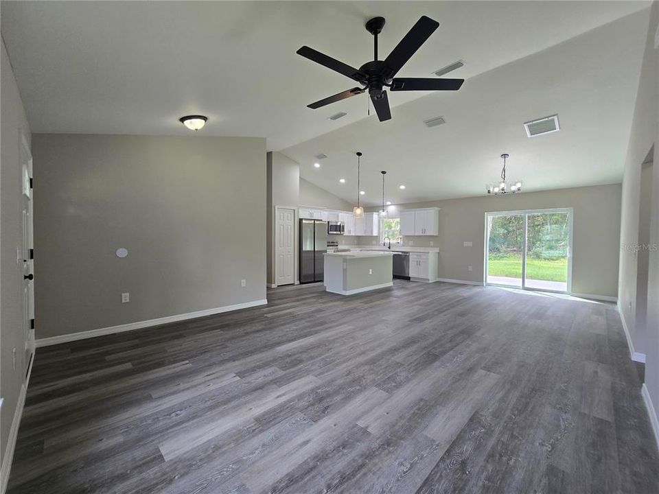 For Sale: $255,000 (3 beds, 2 baths, 1380 Square Feet)