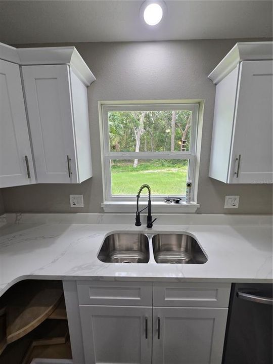 For Sale: $255,000 (3 beds, 2 baths, 1380 Square Feet)