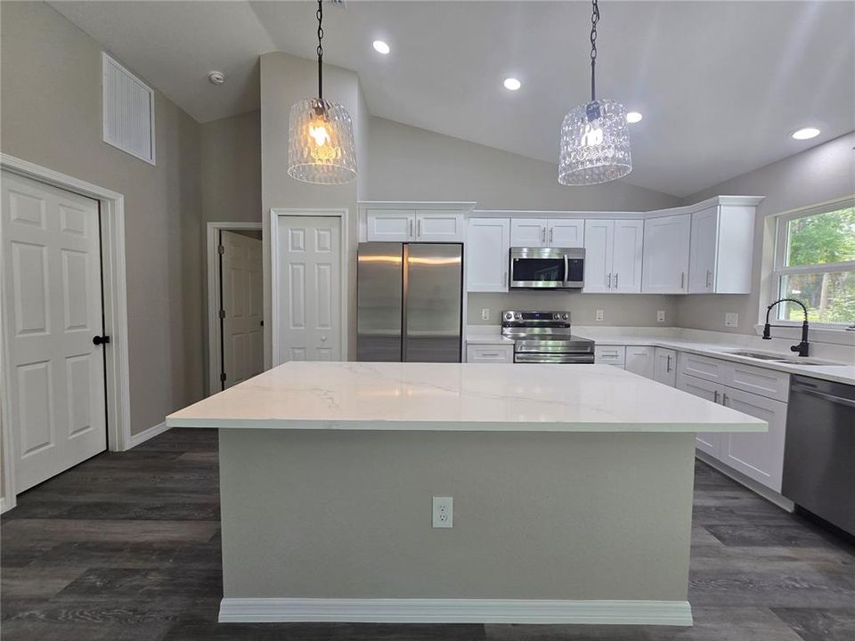 For Sale: $255,000 (3 beds, 2 baths, 1380 Square Feet)