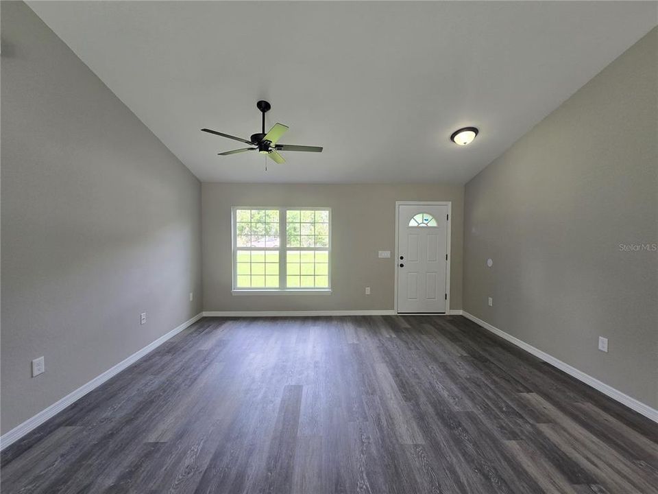 For Sale: $255,000 (3 beds, 2 baths, 1380 Square Feet)