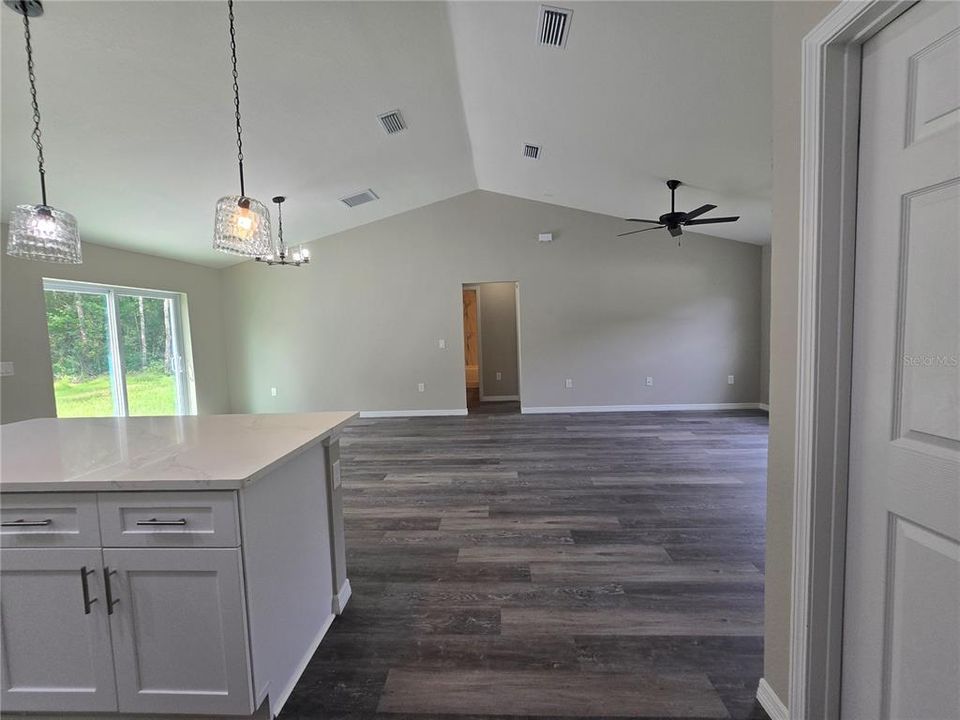 For Sale: $255,000 (3 beds, 2 baths, 1380 Square Feet)