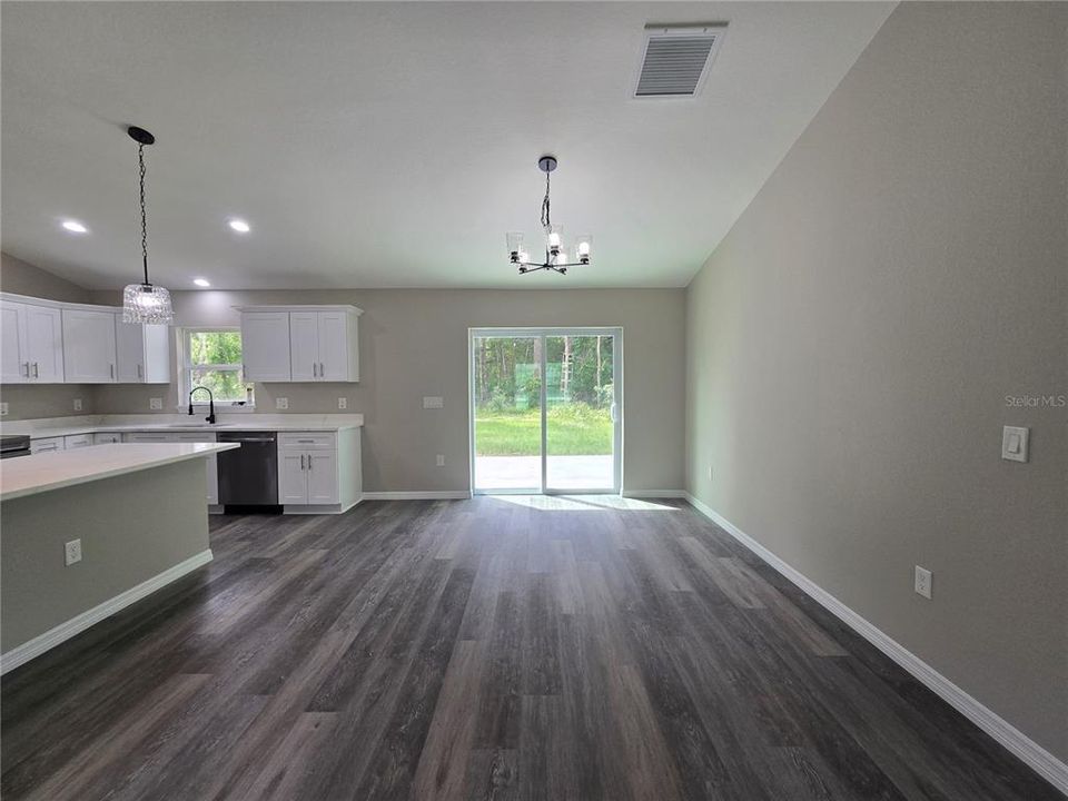 For Sale: $255,000 (3 beds, 2 baths, 1380 Square Feet)