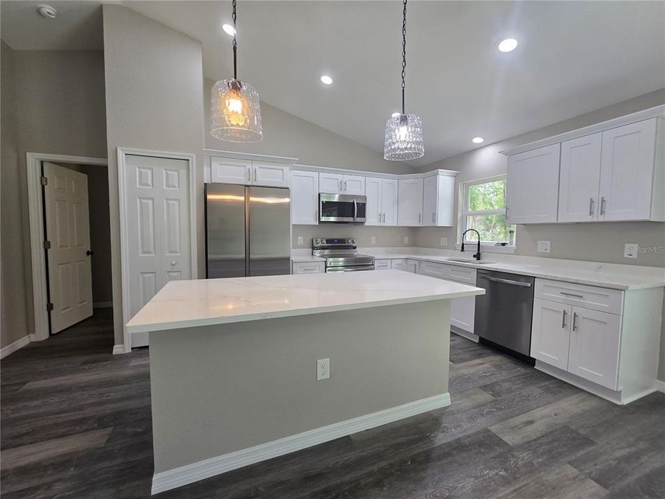 For Sale: $255,000 (3 beds, 2 baths, 1380 Square Feet)