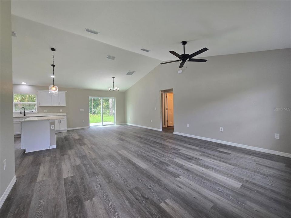For Sale: $255,000 (3 beds, 2 baths, 1380 Square Feet)