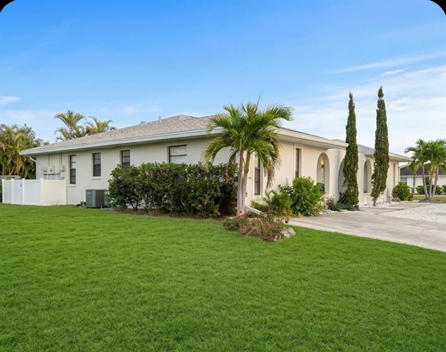 For Sale: $549,000 (6 beds, 0 baths, 2060 Square Feet)