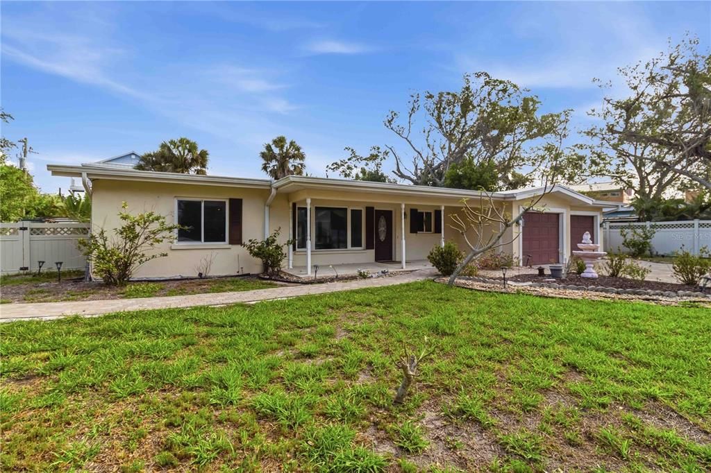 待售: $902,000 (0.30 acres)