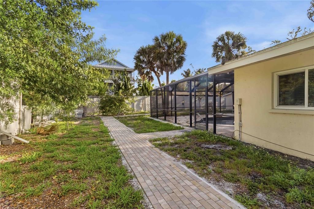 待售: $902,000 (0.30 acres)