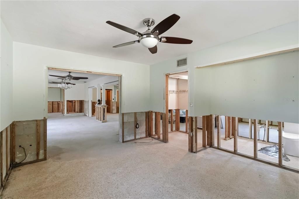待售: $902,000 (0.30 acres)