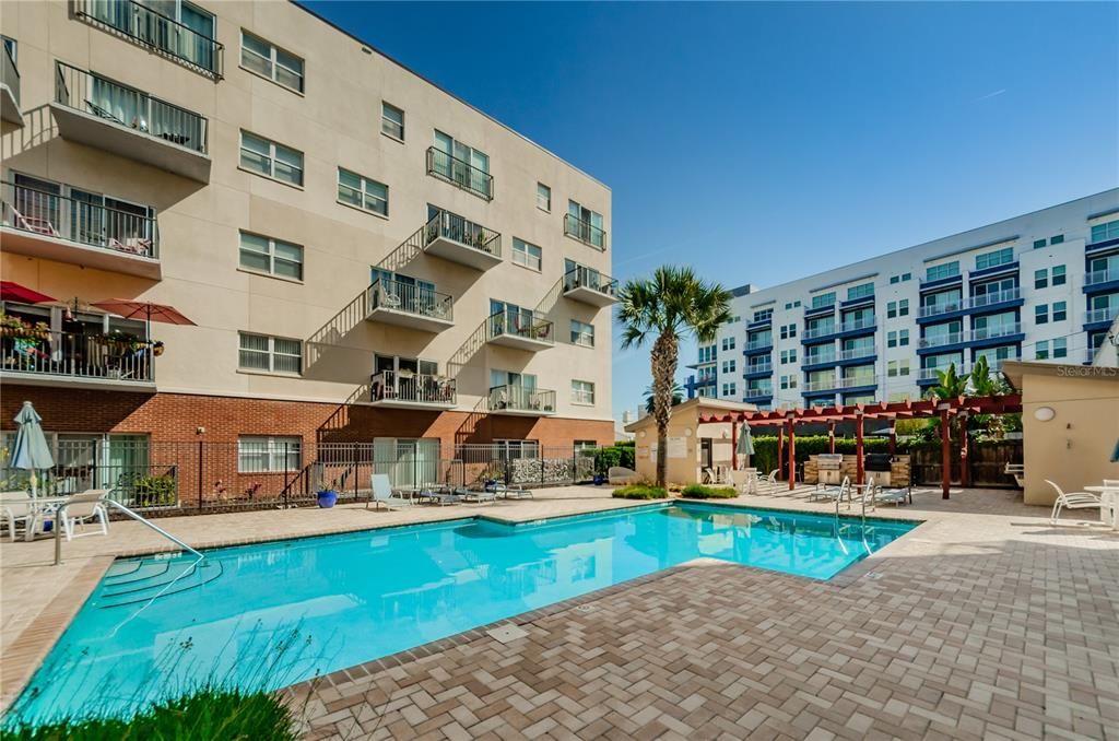 For Rent: $3,300 (2 beds, 2 baths, 1367 Square Feet)