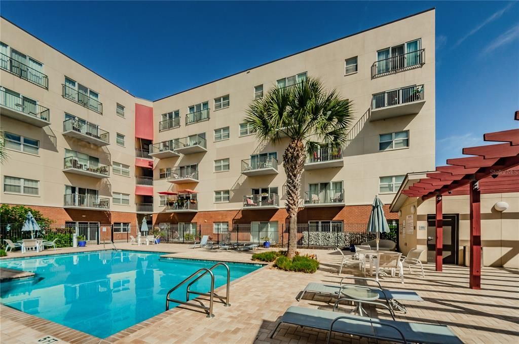 For Rent: $3,300 (2 beds, 2 baths, 1367 Square Feet)
