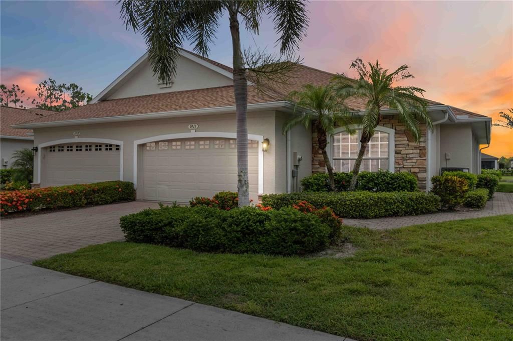 For Sale: $244,999 (2 beds, 2 baths, 1448 Square Feet)