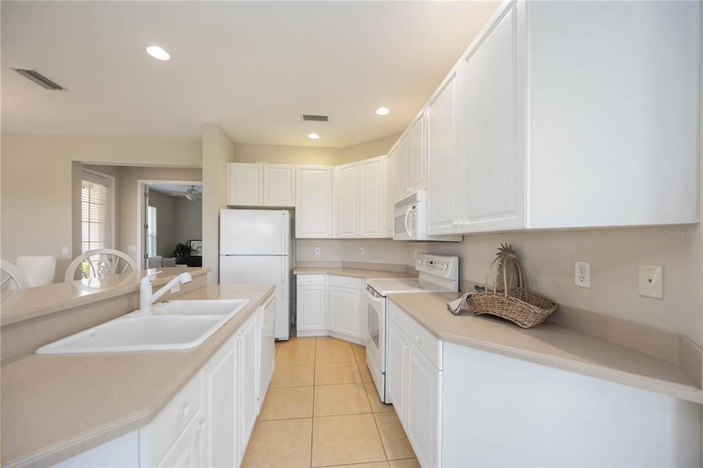 For Sale: $244,999 (2 beds, 2 baths, 1448 Square Feet)