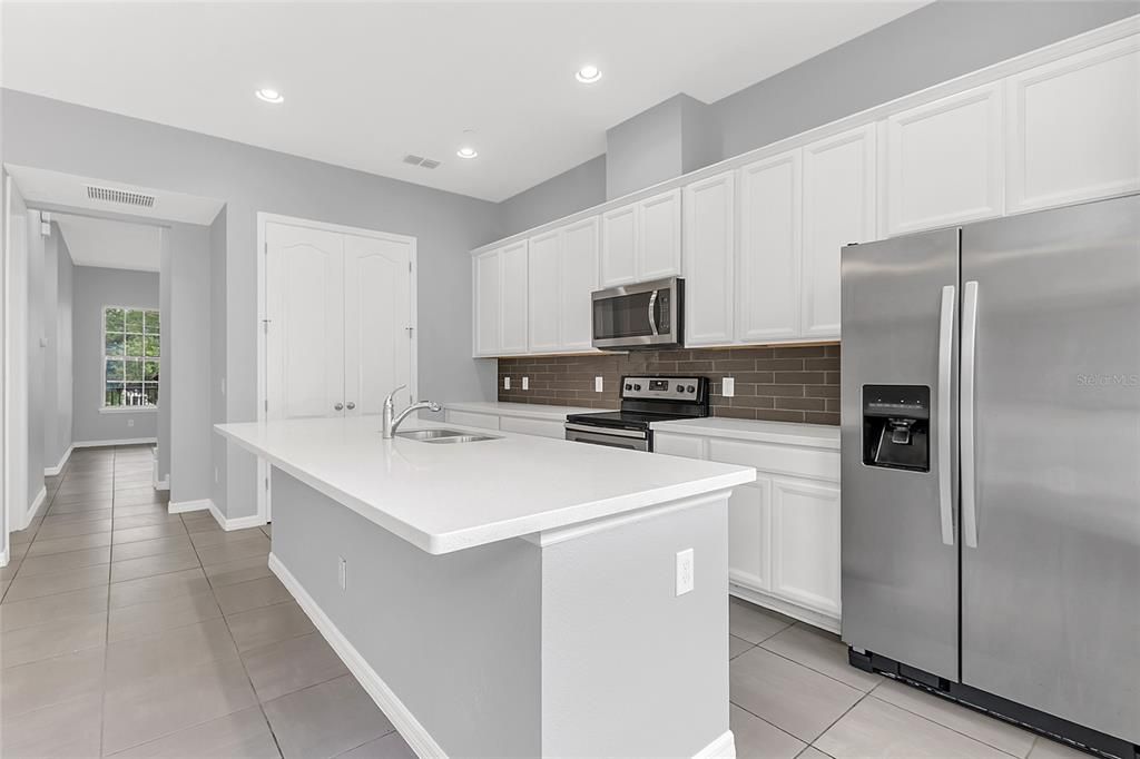 For Sale: $399,000 (3 beds, 3 baths, 1742 Square Feet)
