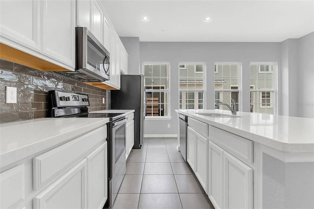 For Sale: $399,000 (3 beds, 3 baths, 1742 Square Feet)
